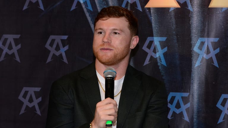 ¿Canelo ya perdonó a Messi? Posó con jersey de la selección argentina
